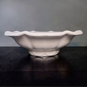 VTG McCoy Pottery USA Wash Basin Lotus Bowl Scalloped Edge Ivory White 7.75” EUC